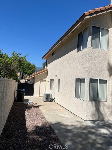 Detail Gallery Image 13 of 14 For 13747 Stanford Ct, Fontana,  CA 92336 - 4 Beds | 3 Baths