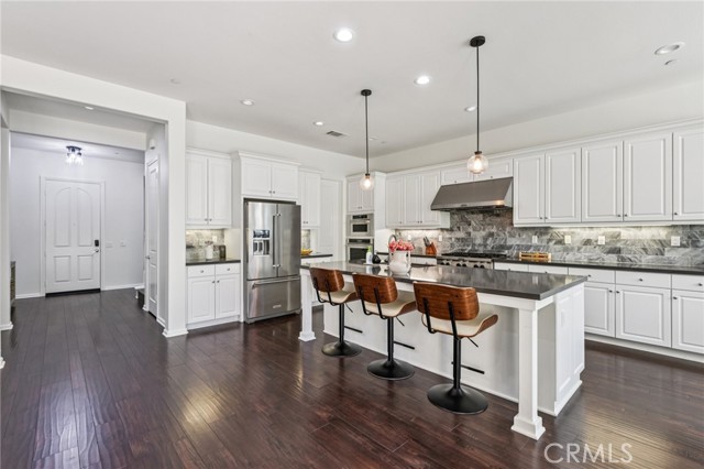 27631 Camellia Drive, Saugus CA: https://media.crmls.org/medias/2e22ccfc-6cf7-4e1c-a15c-783047d639b0.jpg