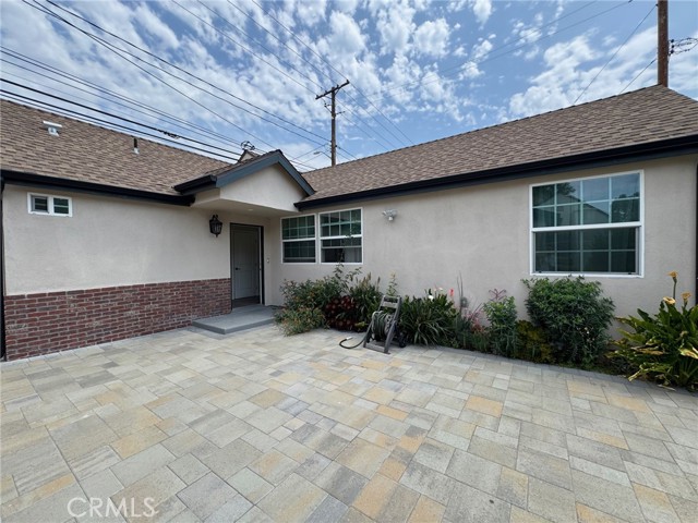 434 N Beachwood Drive, Burbank CA: https://media.crmls.org/medias/2e23647a-2079-4b23-a8aa-0208796f546f.jpg