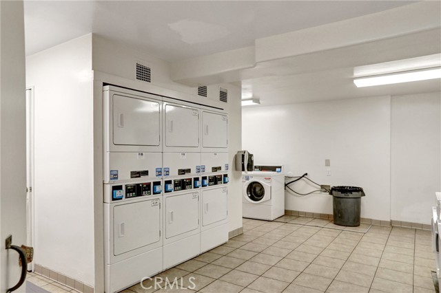 Detail Gallery Image 27 of 34 For 6405 Green Valley Cir #203,  Culver City,  CA 90230 - 3 Beds | 2 Baths