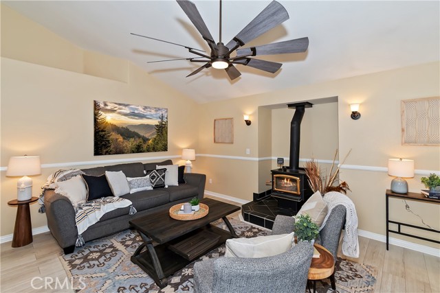 Detail Gallery Image 6 of 28 For 142 Leonard, Sugarloaf,  CA 92386 - 3 Beds | 2 Baths