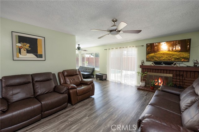 3886 New Haven Drive, Riverside CA: https://media.crmls.org/medias/2e256bdb-47ea-49ec-b2b2-0d2e4269aef9.jpg