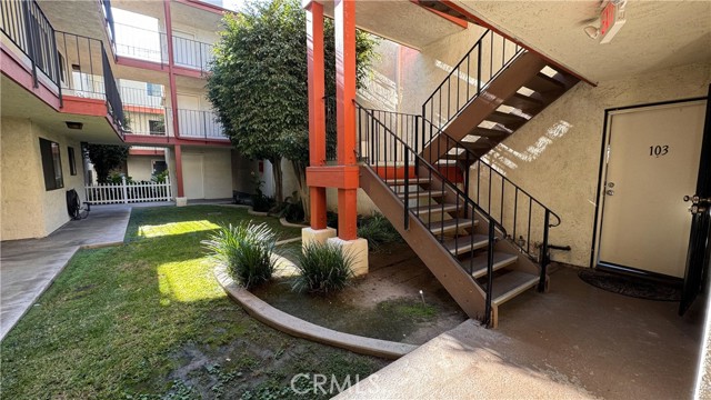 Detail Gallery Image 4 of 29 For 4591 Orange Ave #103,  Long Beach,  CA 90807 - 1 Beds | 1 Baths