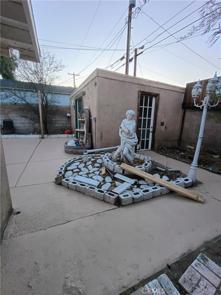 https://media.crmls.org/medias/2e26c0d2-87f7-406f-b395-5e4aa7bfb82c.jpg?preset=X-Large
