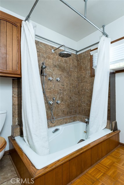 10109 Parr Avenue, Sunland CA: https://media.crmls.org/medias/2e277cb6-1bb5-4df6-ba77-bb35ab2c68f8.jpg