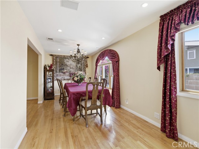 Detail Gallery Image 5 of 12 For 11614 Ostrom, Granada Hills,  CA 91344 - 4 Beds | 2 Baths