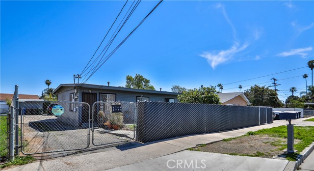 5787 Warren Street, Riverside CA: https://media.crmls.org/medias/2e2a5bff-da5c-41e8-9db1-1c3b712c131b.jpg