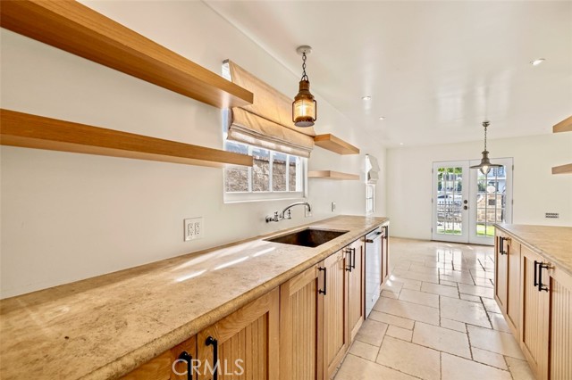 Detail Gallery Image 20 of 59 For 89 Rivo Alto Canal, Long Beach,  CA 90803 - 5 Beds | 3/1 Baths