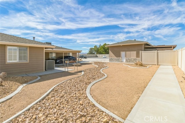 Detail Gallery Image 5 of 51 For 8722 Deep Creek Rd, Apple Valley,  CA 92308 - 3 Beds | 2/1 Baths