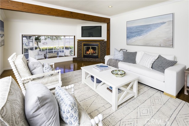 600 Inglewood Avenue, Redondo Beach, California 90278, 4 Bedrooms Bedrooms, ,2 BathroomsBathrooms,Residential,Sold,Inglewood,SB22214651