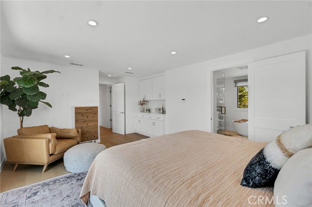 23241 Aetna Street, Woodland Hills CA: https://media.crmls.org/medias/2e2e3757-674d-41e0-aef3-78ee0a7659dc.jpg