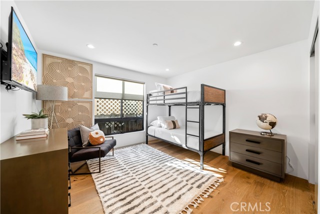 171 Savona Walk, Long Beach CA: https://media.crmls.org/medias/2e2e4db0-753d-4c6f-a44f-04e9c7fac541.jpg