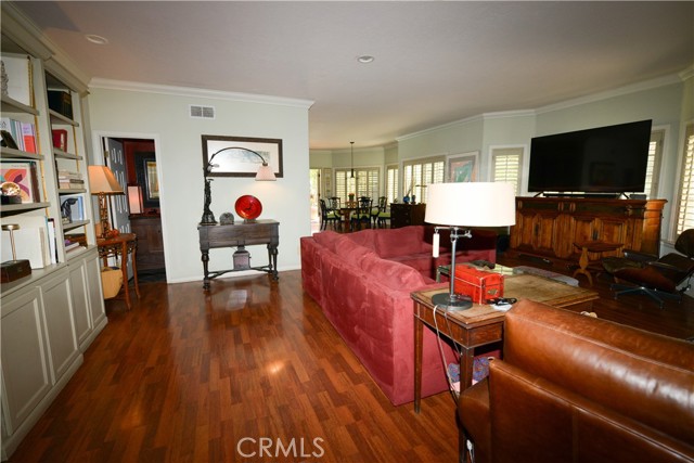 Detail Gallery Image 4 of 21 For 6010 S Pacific Coast Hwy #1,  Redondo Beach,  CA 90277 - 3 Beds | 2/1 Baths