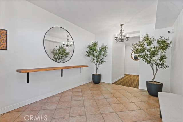 Detail Gallery Image 5 of 43 For 6736 Hillpark Dr #102,  Los Angeles,  CA 90068 - 2 Beds | 2 Baths