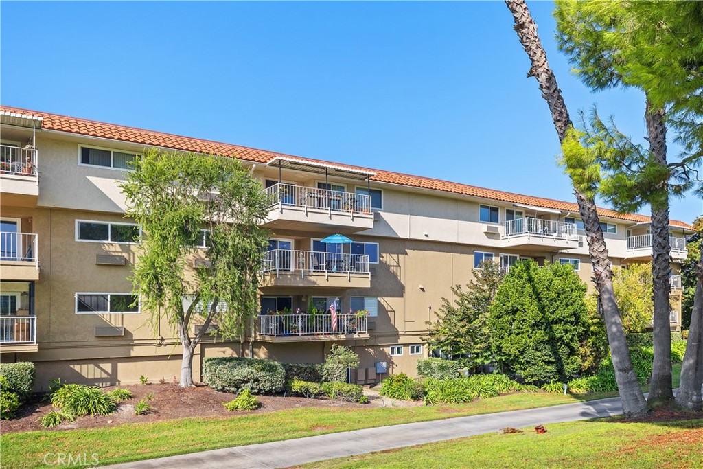 MLS #OC25250868 image #33