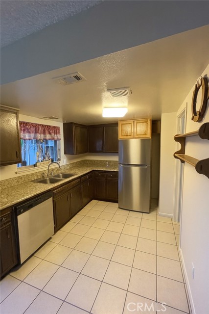 Detail Gallery Image 2 of 5 For 3600 Mountain, San Bernardino,  CA 92404 - 1 Beds | 1/1 Baths