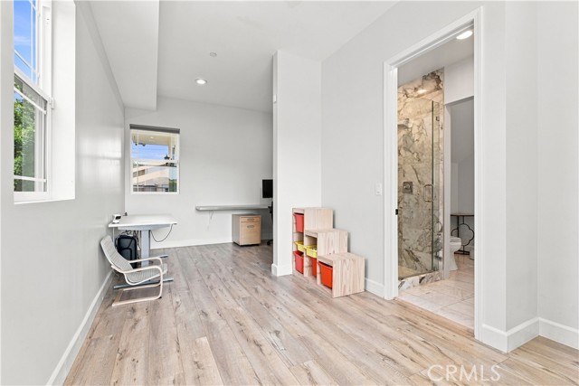 6926 Chimineas Avenue photo 32