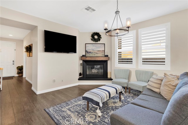 Detail Gallery Image 7 of 48 For 3925 Obsidian, San Bernardino,  CA 92407 - 4 Beds | 3 Baths