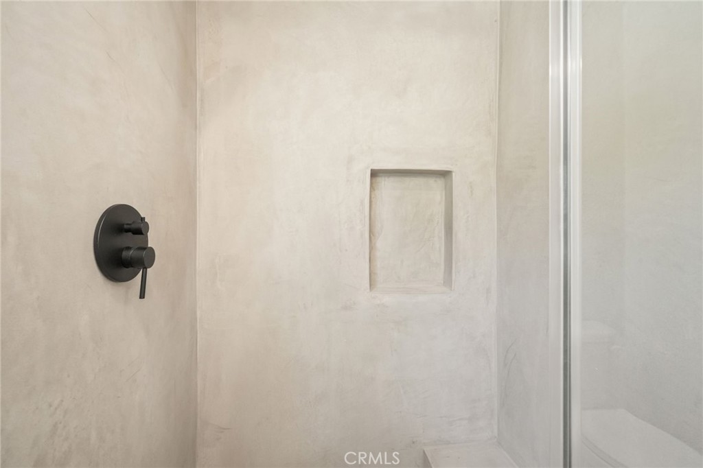 https://media.crmls.org/medias/2e31ccba-98d9-4f6d-ac0a-595446303adf.jpg?preset=X-Large