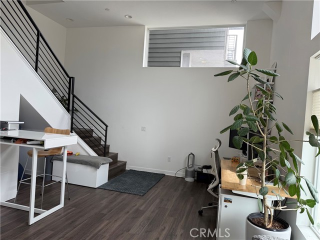 Detail Gallery Image 3 of 9 For 3022 1/4 N Coolidge Ave, Los Angeles,  CA 90039 - 2 Beds | 2/2 Baths
