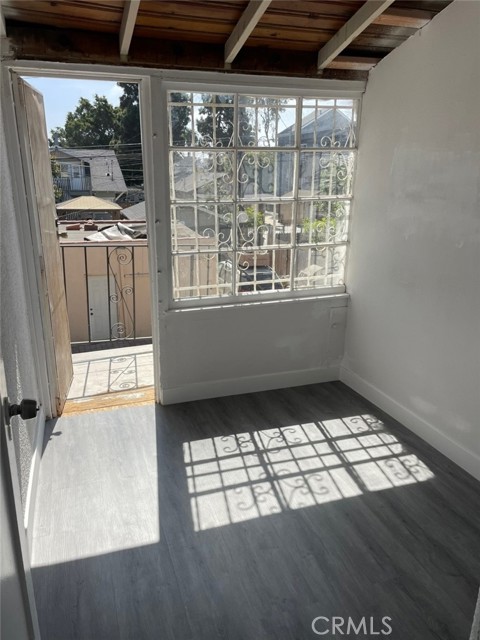 Detail Gallery Image 15 of 20 For 1040 Gardenia Ave, Long Beach,  CA 90813 - 8 Beds | 4 Baths