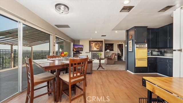 Detail Gallery Image 4 of 49 For 6570 Monte Vista, San Bernardino,  CA 92404 - 2 Beds | 2 Baths