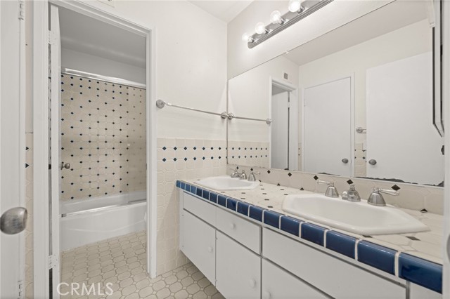 7667 Whitewater Drive, Huntington Beach CA: https://media.crmls.org/medias/2e349c68-3abb-4857-8523-93651c3a6df6.jpg