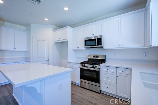 Detail Gallery Image 8 of 44 For 495 Daffodil Dr, Merced,  CA 95341 - 5 Beds | 3 Baths