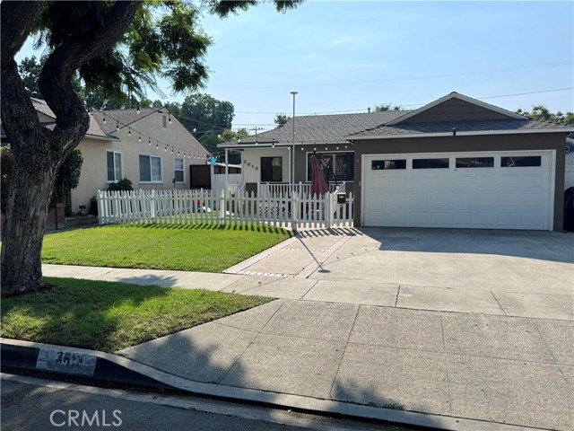 Detail Gallery Image 1 of 52 For 3613 Petaluma Ave, Long Beach,  CA 90808 - 3 Beds | 2 Baths