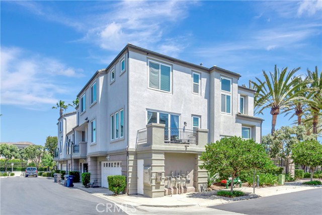 19281 Surf Drive, Huntington Beach CA: https://media.crmls.org/medias/2e34cb61-3cc8-42d4-94d1-f52e7c55e989.jpg