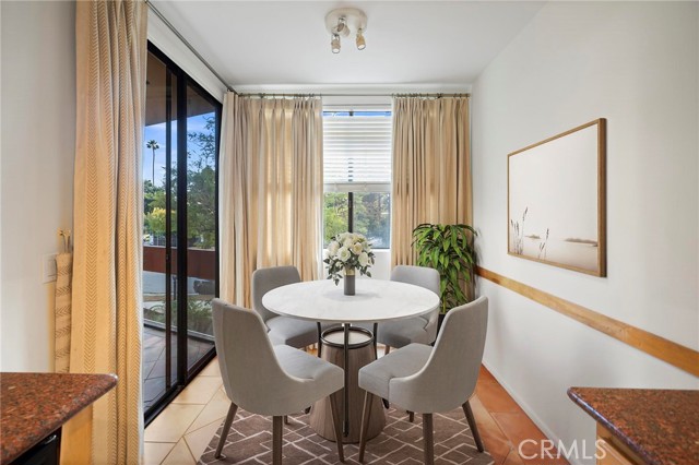 Detail Gallery Image 8 of 27 For 750 S Bundy #108,  Los Angeles,  CA 90049 - 2 Beds | 2/1 Baths