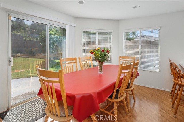 Detail Gallery Image 10 of 33 For 28652 Deer Springs Dr, Saugus,  CA 91390 - 5 Beds | 2/1 Baths