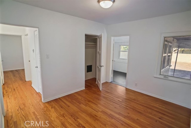2026 N Evergreen Street, Burbank CA: https://media.crmls.org/medias/2e36c54e-bc26-4280-8929-3251869d74ce.jpg