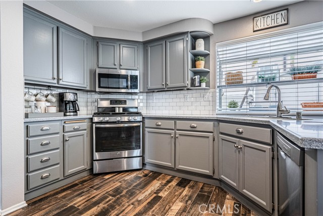 Detail Gallery Image 19 of 59 For 29385 N Lake Dr, Lake Elsinore,  CA 92530 - 3 Beds | 2/1 Baths