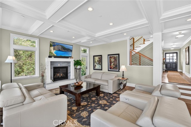 Detail Gallery Image 18 of 74 For 405 Blumont St, Laguna Beach,  CA 92651 - 5 Beds | 6/1 Baths