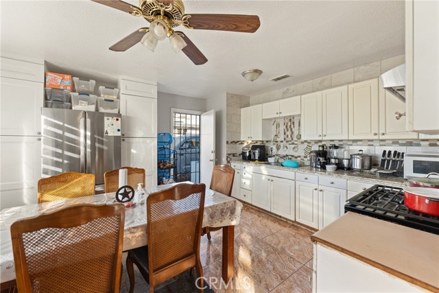 Detail Gallery Image 10 of 32 For 7827 Golondrina, San Bernardino,  CA 92410 - 4 Beds | 1/1 Baths