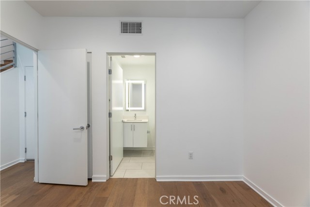 4831 Craner Avenue, North Hollywood CA: https://media.crmls.org/medias/2e37cdd7-76a5-438d-b90f-57fda6e5e42c.jpg