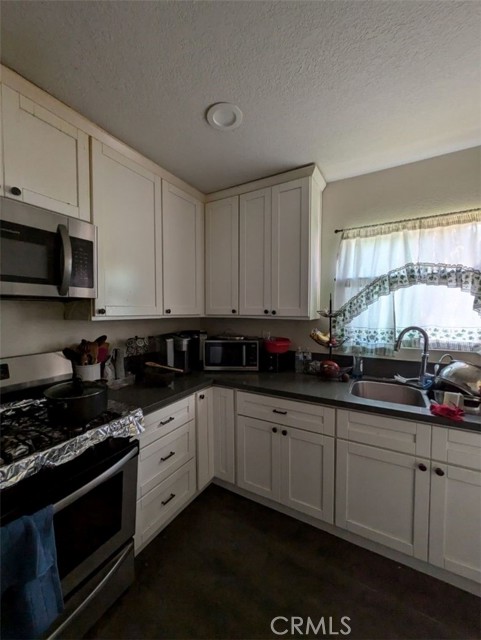 Detail Gallery Image 5 of 8 For 516 W 4th Ave, La Habra,  CA 90631 - 3 Beds | 1 Baths