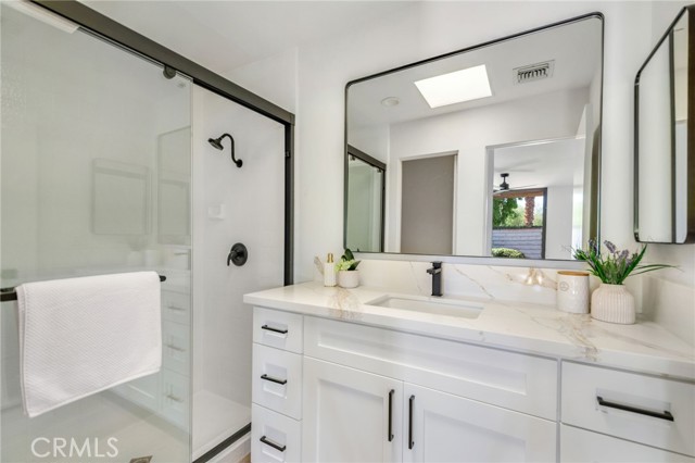 61 Cornell, Rancho Mirage CA: https://media.crmls.org/medias/2e38f673-cbdd-4dde-8398-9e5ea679fa09.jpg