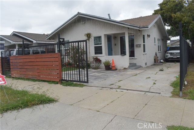 6430 Madden Avenue, Los Angeles CA: https://media.crmls.org/medias/2e38f985-fea1-4c2d-ae44-f5ad2396cb3e.jpg