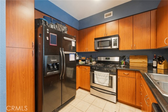 1801 E Katella Avenue, Anaheim CA: https://media.crmls.org/medias/2e38f9bd-c0aa-4630-90fe-c2a52cef1845.jpg