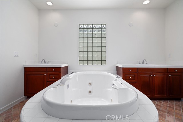 5972 Spinnaker Bay Drive, Long Beach CA: https://media.crmls.org/medias/2e391915-611a-4321-a143-0d96a84fcd71.jpg