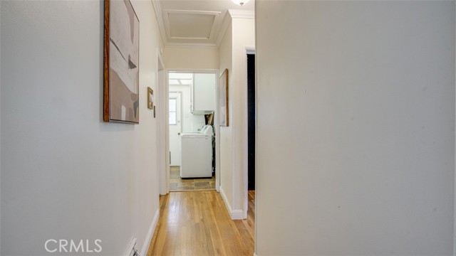 525 N Mariposa Street, Burbank CA: https://media.crmls.org/medias/2e39514f-f5c1-4c85-87e1-fff9308f224e.jpg