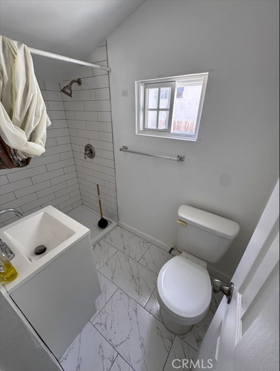 Detail Gallery Image 4 of 5 For 563 W 12th St, San Pedro,  CA 90731 - 3 Beds | 2 Baths