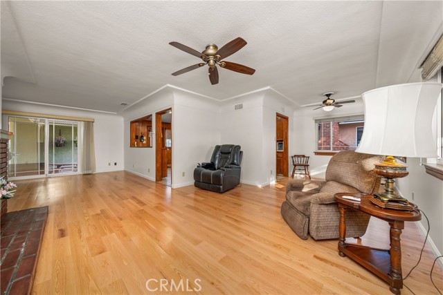 Detail Gallery Image 12 of 55 For 6107 Faculty, Lakewood,  CA 90712 - 5 Beds | 3/1 Baths