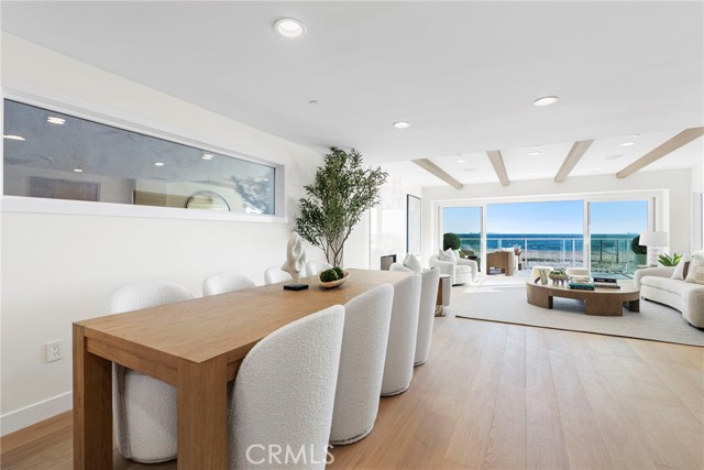 105 A Surfside Avenue, Surfside CA: https://media.crmls.org/medias/2e39f23d-eae0-4f5b-8812-161152034023.jpg
