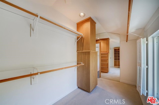 Detail Gallery Image 19 of 38 For 3826 Dixie Canyon, Sherman Oaks,  CA 91423 - 3 Beds | 3 Baths