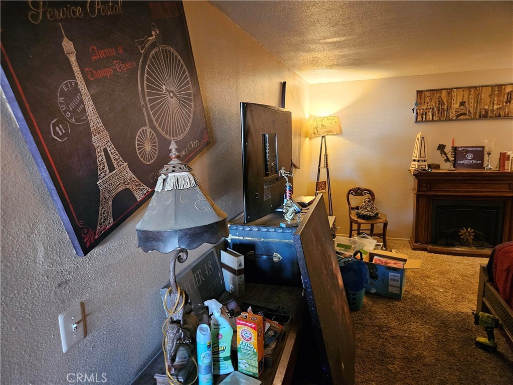 https://media.crmls.org/medias/2e3ac514-564e-41b0-8cf8-e68e27f7daef.jpg?preset=X-Large