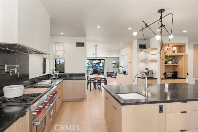 Detail Gallery Image 29 of 40 For 2212 Cliff Dr, Newport Beach,  CA 92663 - 5 Beds | 5/1 Baths