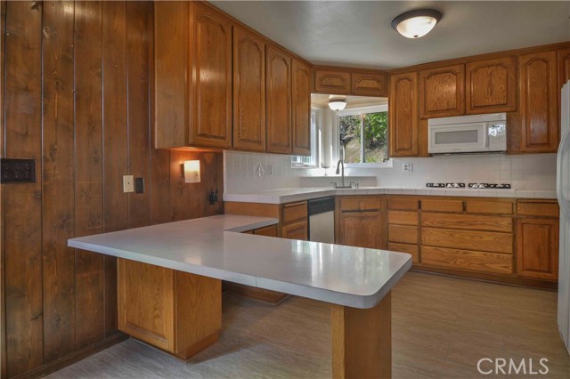 Detail Gallery Image 7 of 36 For 28680 Zion Dr, Lake Arrowhead,  CA 92352 - 3 Beds | 3/1 Baths
